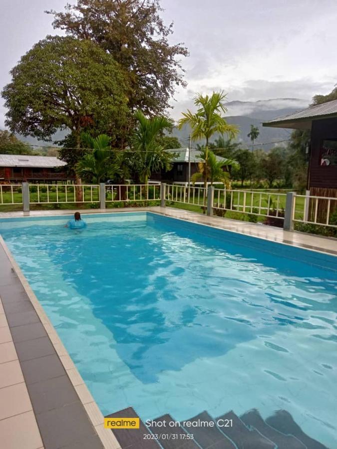 Benarat Lodge ムル エクステリア 写真